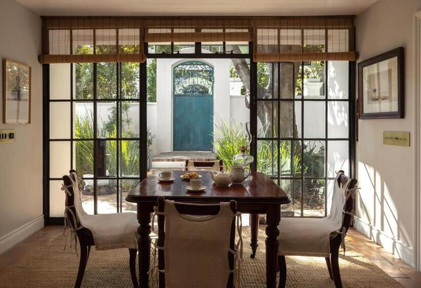 سوییت, Akademie Street Boutique