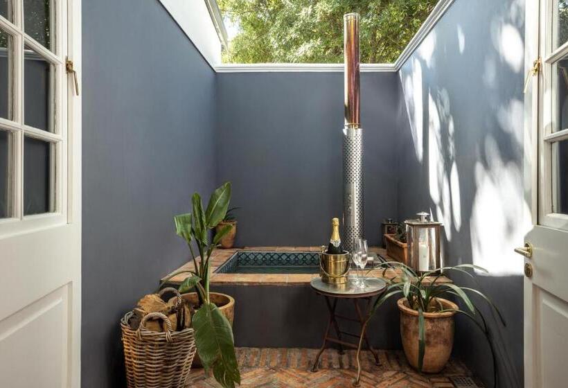 سوییت, Akademie Street Boutique