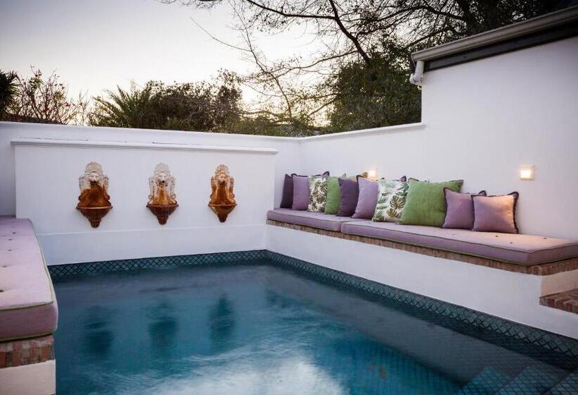 سوییت, Akademie Street Boutique