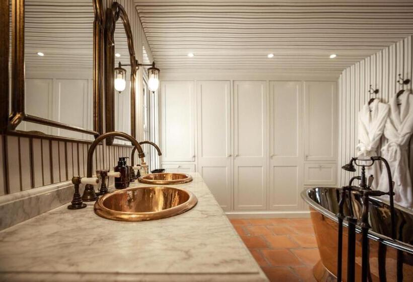 سوییت, Akademie Street Boutique