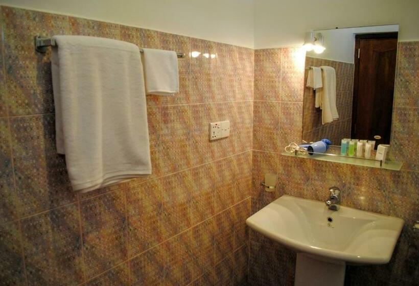 غرفة ديلوكس ثلاثية, Miura Dutch Edge