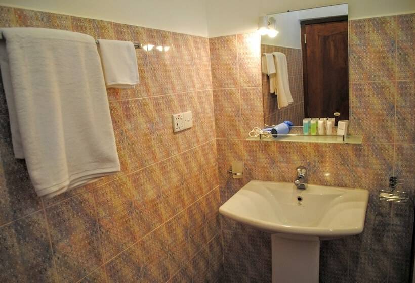 غرفة ديلوكس ثلاثية, Miura Dutch Edge