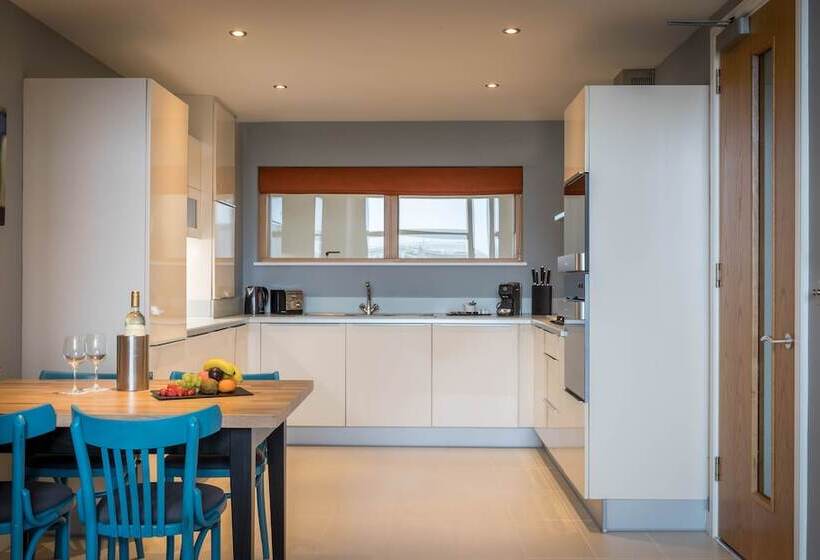 Апартаменты 2 Спальни Вид на Море, Talbot Suites At Stonebridge