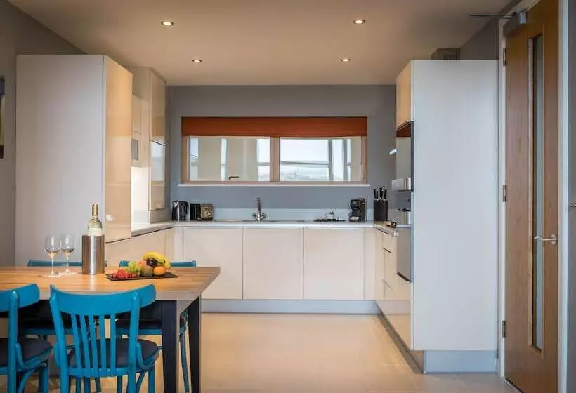 آپارتمان 2 خوابه با چشم‌انداز دریا, Talbot Suites At Stonebridge