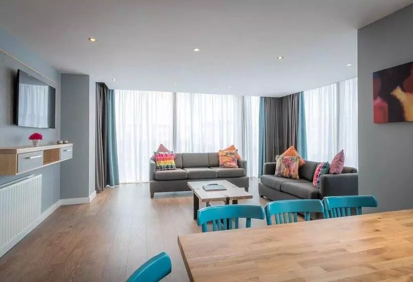 آپارتمان داخلی 2 خوابه, Talbot Suites At Stonebridge
