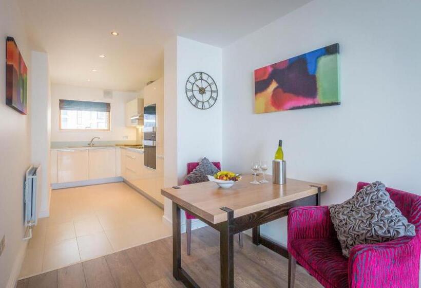 带3个卧室的公寓, Talbot Suites At Stonebridge