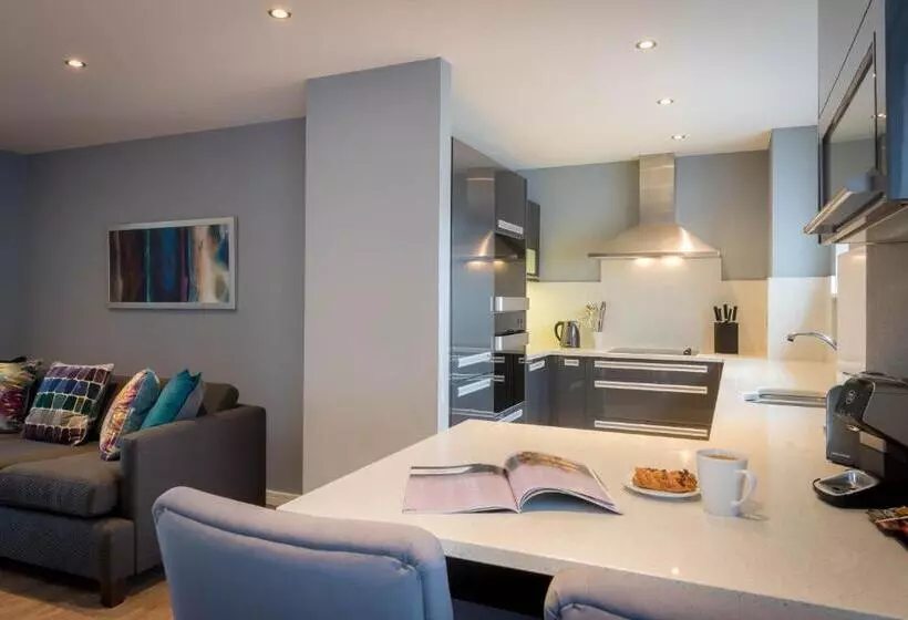 آپارتمان سوپریور 3 خوابه, Talbot Suites At Stonebridge