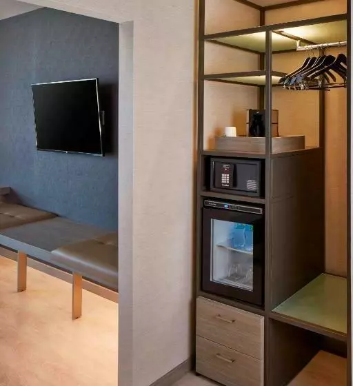 キングサイズベッドのスタンダードルーム, Ac Hotel By Marriott Des Moines East Village