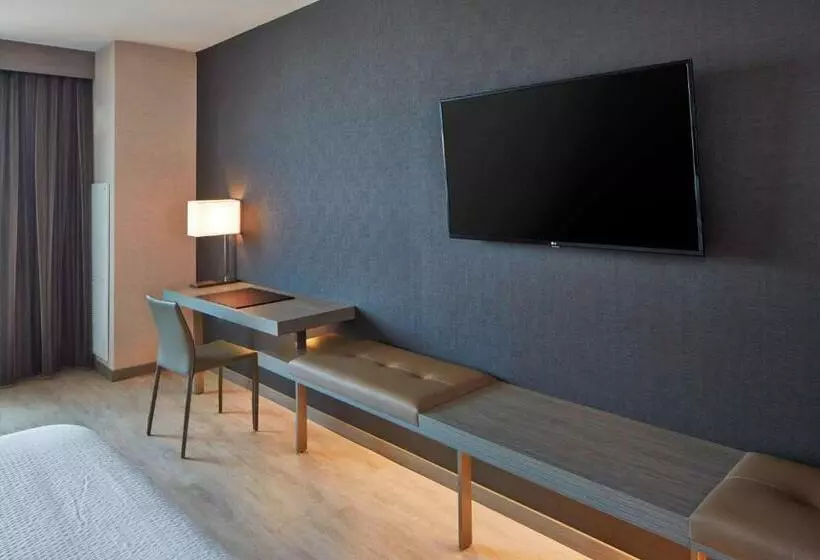 キングサイズベッドのスタンダードルーム, Ac Hotel By Marriott Des Moines East Village