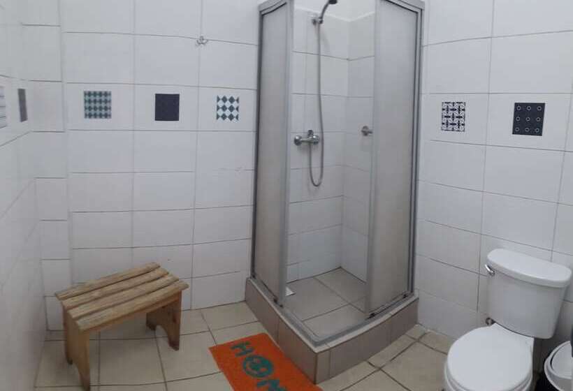 חדר סטנדרט לשלושה, Santiago Backpackers