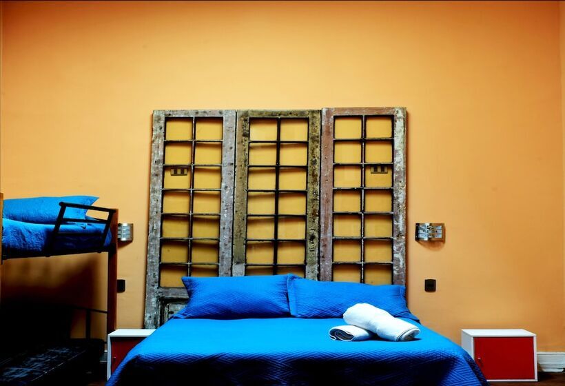 חדר סטנדרט לשלושה, Santiago Backpackers