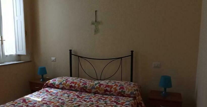 اتاق اکونومی, La Casa Di Ermelinda