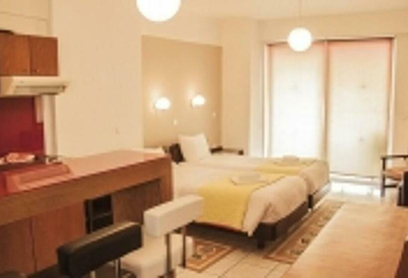 스탠다드 발코니 스튜디오, Christina