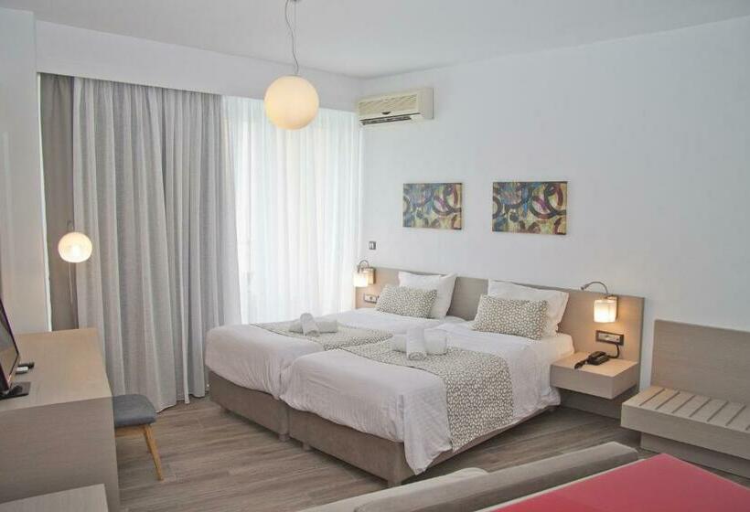 스탠다드 발코니 스튜디오, Christina