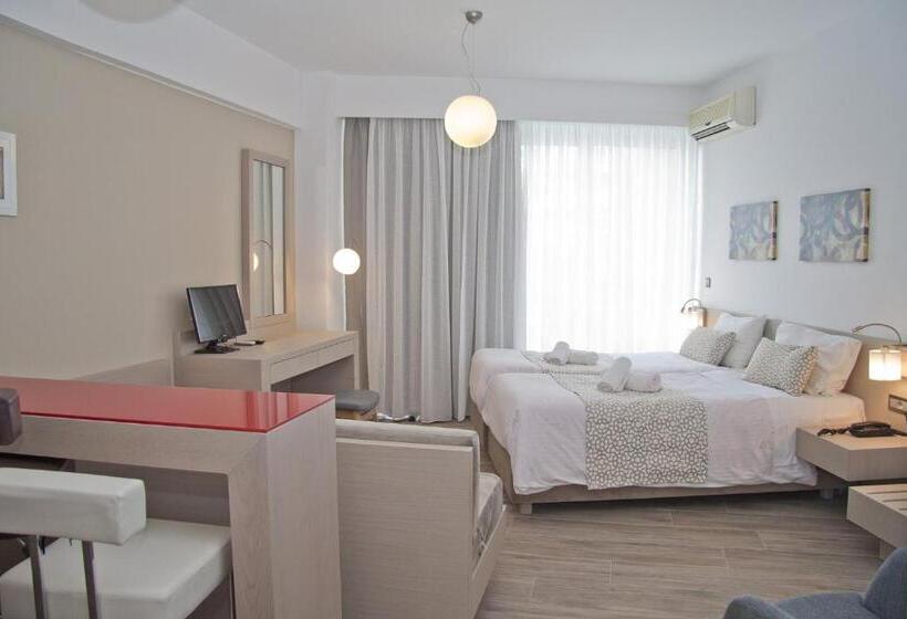 스탠다드 발코니 스튜디오, Christina