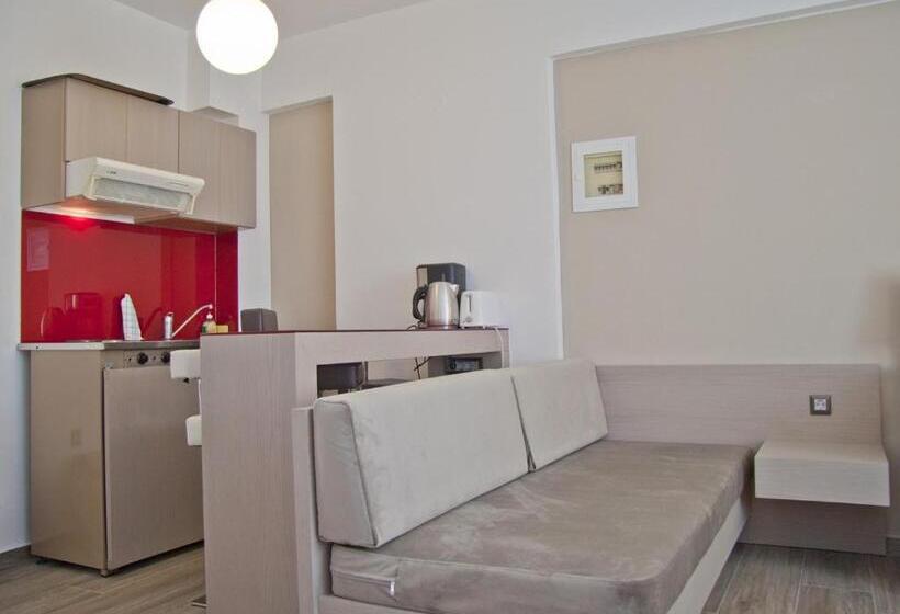 스탠다드 발코니 스튜디오, Christina