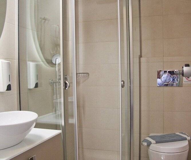 스탠다드 스튜디오, Christina