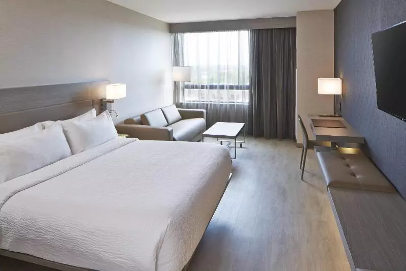 キングサイズベッドのスタンダードルーム, Ac Hotel By Marriott Des Moines East Village