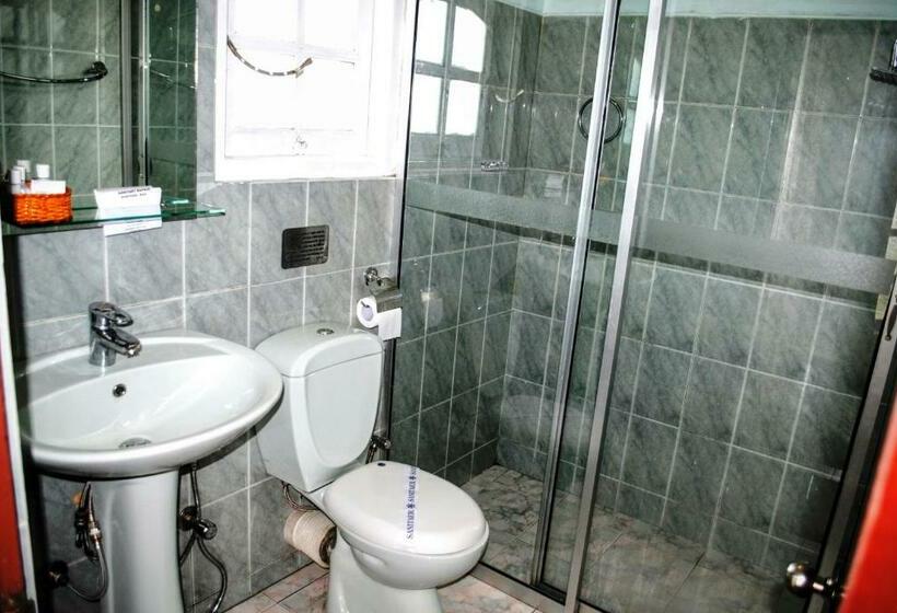 Habitació Triple Deluxe, Binota