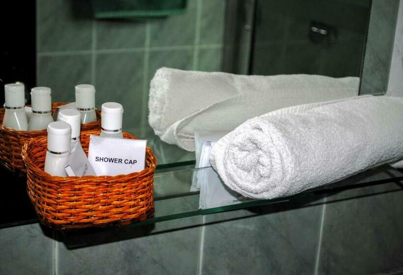 Habitació Triple Deluxe, Binota