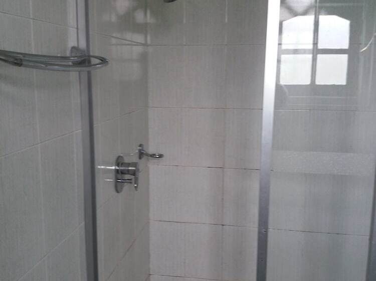 Habitació Estàndard, Binota