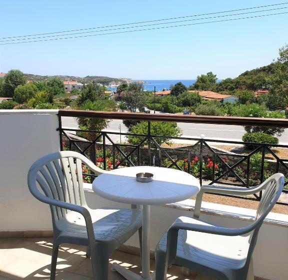 غرفة قياسية مطلّة علي البحر, Ermioni