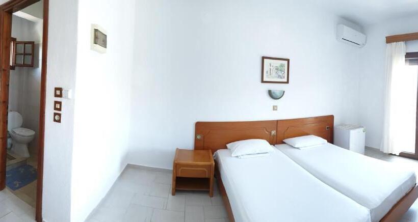 غرفة قياسية مطلّة علي الحديقة, Ermioni