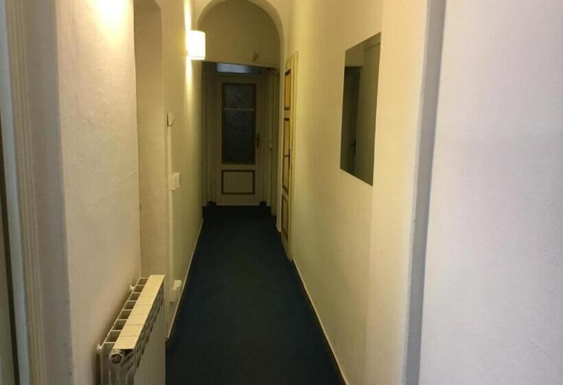 اتاق اکونومی, Guest House Santa Giustina Lucca Centro Storico