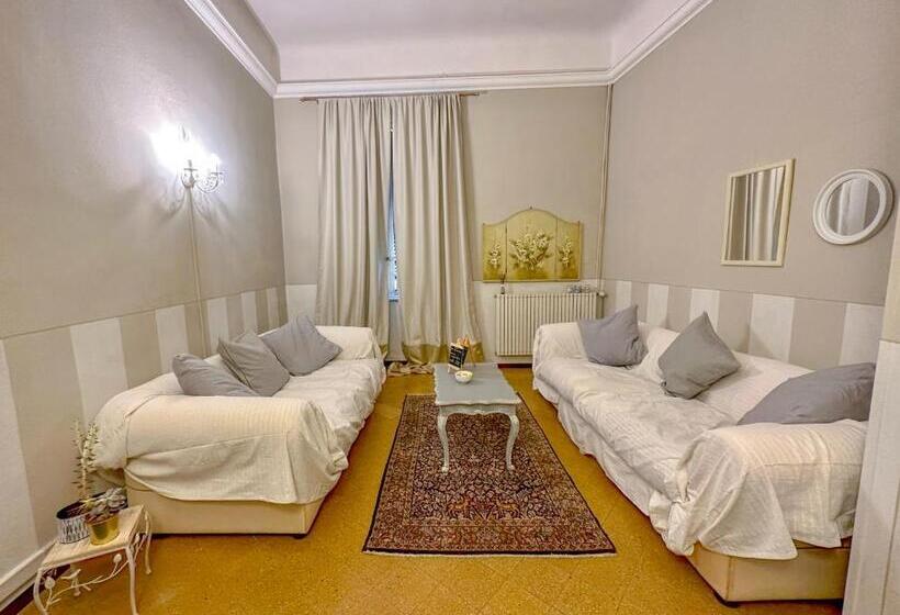 Familie Værelse, Guest House Santa Giustina Lucca Centro Storico