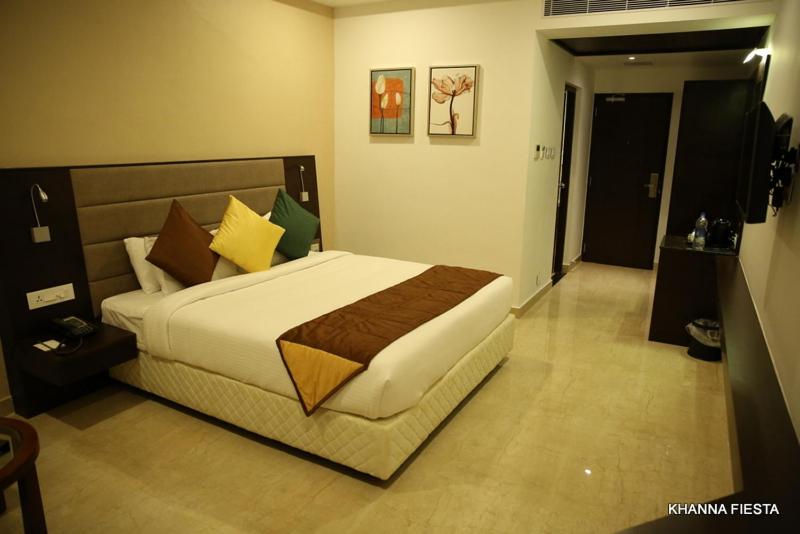 디럭스 룸 킹사이즈 침대, Khanna Fiesta