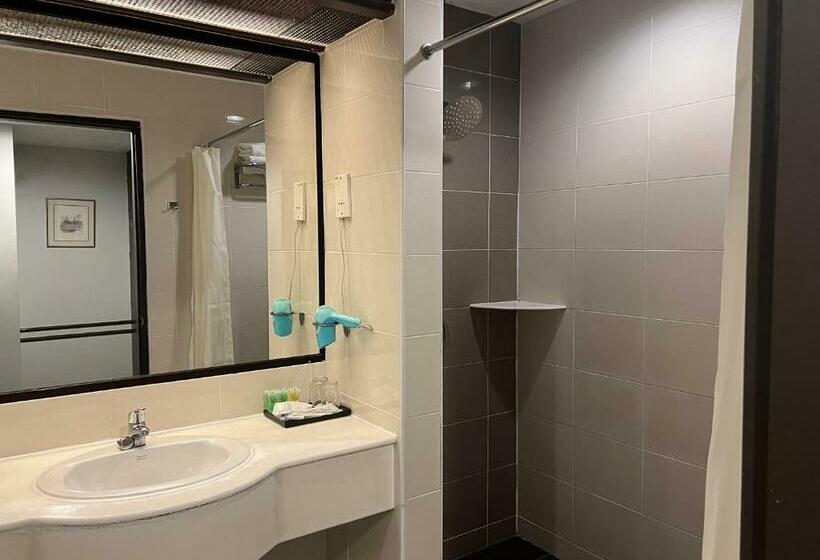 جناح جونيور عائلى, Legend Inn Taiping