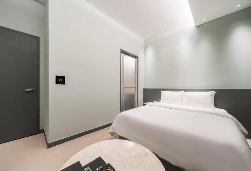 Chambre Standard, Myeongjak