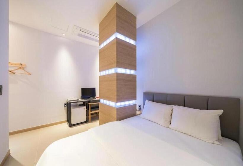 Chambre Standard, Myeongjak