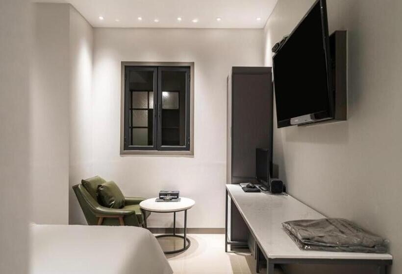 Chambre Standard, Myeongjak