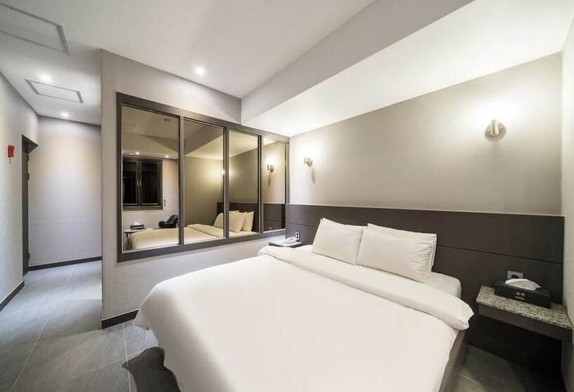 Chambre Standard, Myeongjak
