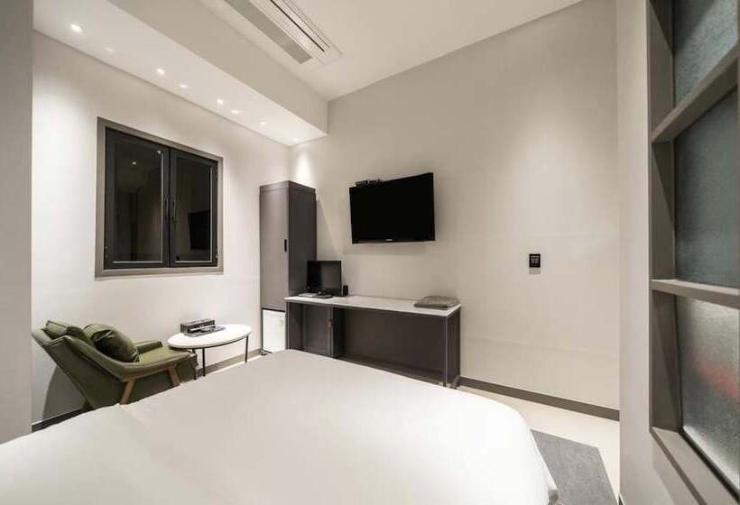 Chambre Standard, Myeongjak