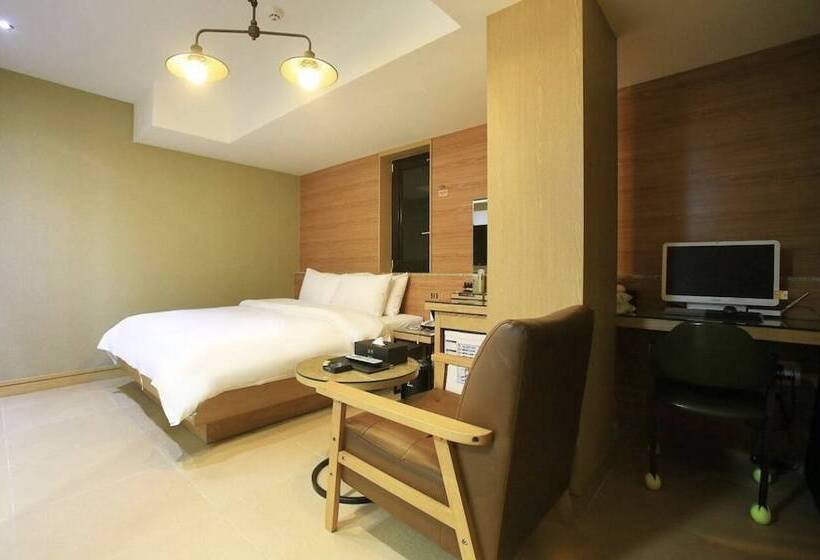 Chambre Standard, Myeongjak