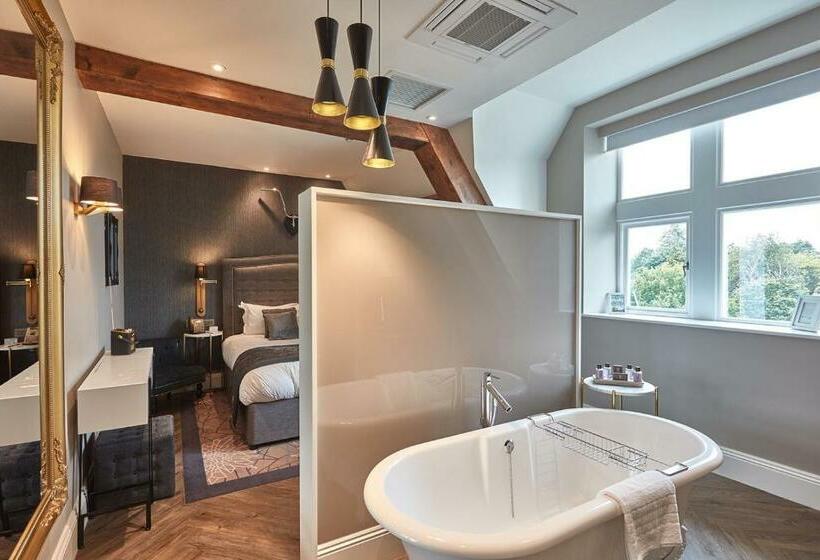 ジュニアスイート, Oddfellows On The Park