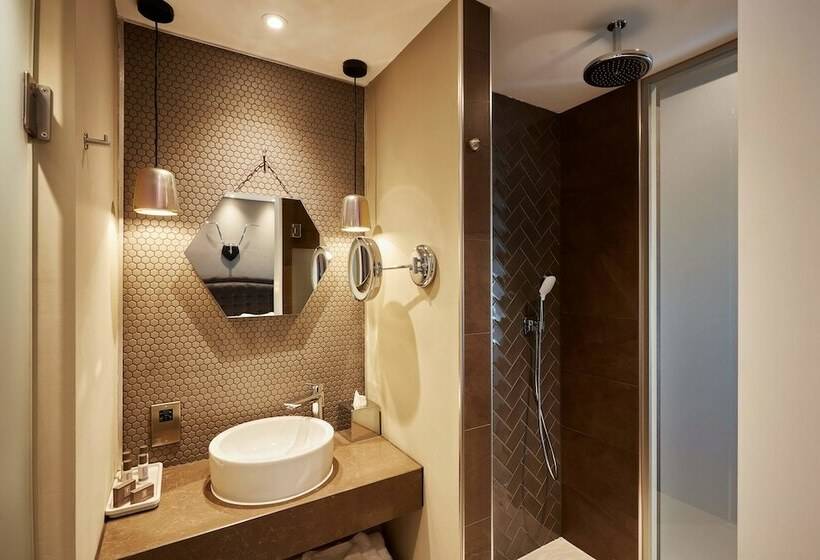 スタンダードルーム, Oddfellows On The Park