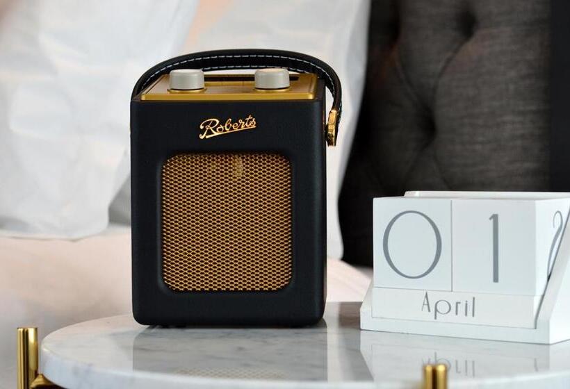 ジュニアスイート, Oddfellows On The Park