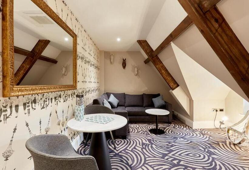 スイート, Oddfellows On The Park