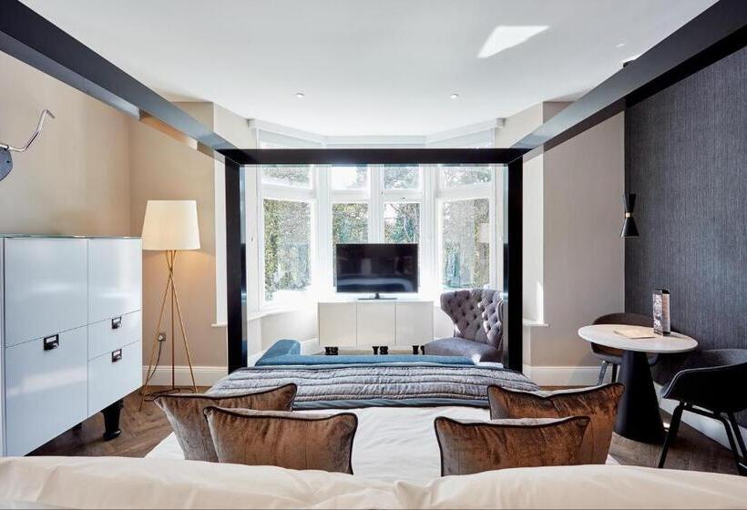 スーペリアースイート, Oddfellows On The Park