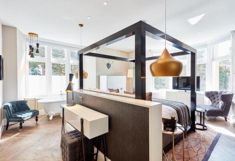 スーペリアースイート, Oddfellows On The Park