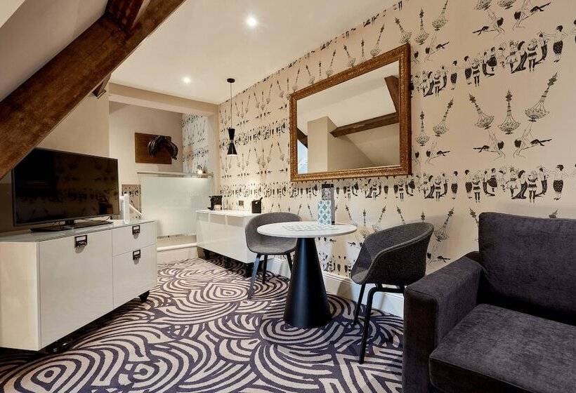 スタンダードルーム, Oddfellows On The Park