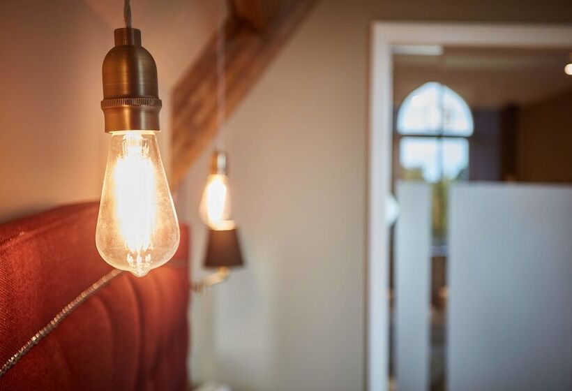 スタンダードルーム, Oddfellows On The Park