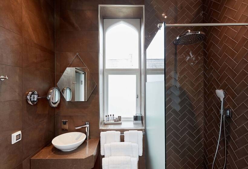 スイート, Oddfellows On The Park