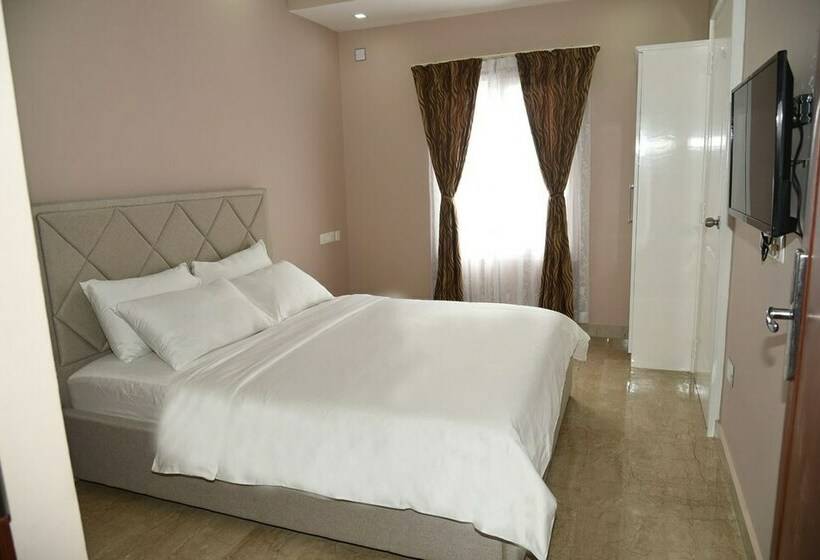 Номер Deluxe, Reech