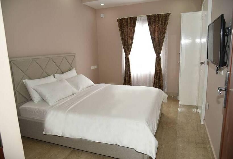 Номер Deluxe, Reech