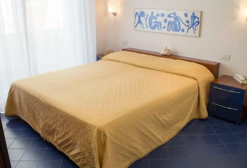 آپارتمان 1 خوابه با چشم‌انداز جانبی دریا, Residence Adriatico
