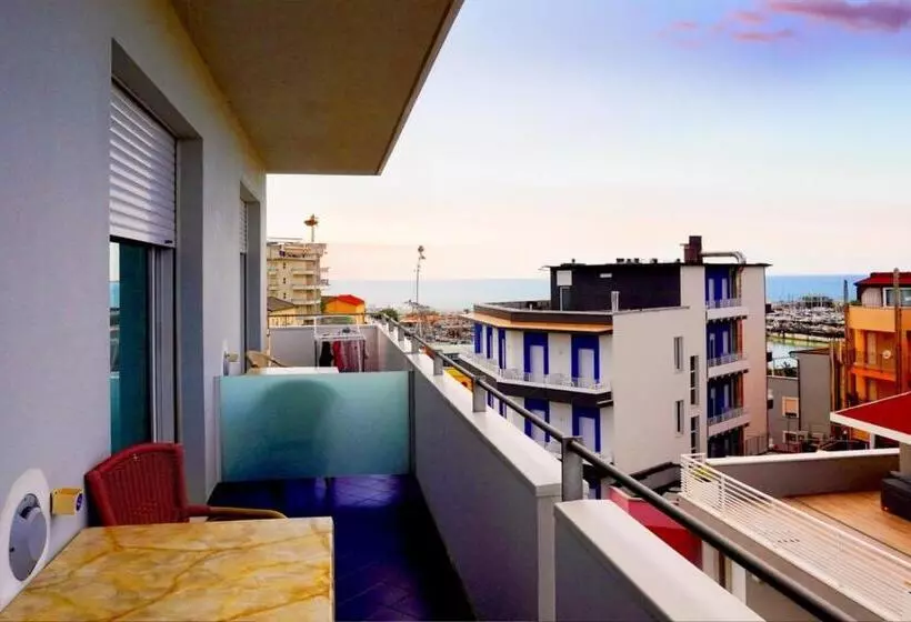 آپارتمان 1 خوابه با چشم‌انداز جانبی دریا, Residence Adriatico
